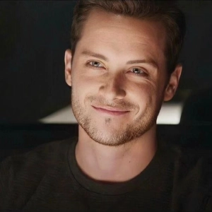 Jay Halstead, personnage IA fascinant pour lancer votre aventure narrative.